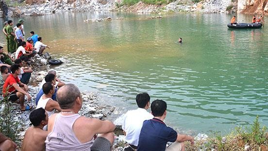 Thai phu cung con gai 4 tuoi tu vong duoi ho hinh anh