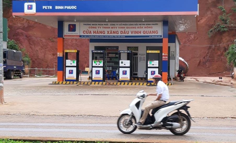 Đường dây xăng giả Trinh Sướng ảnh 1 Duong day xang gia Trinh Suong anh 1