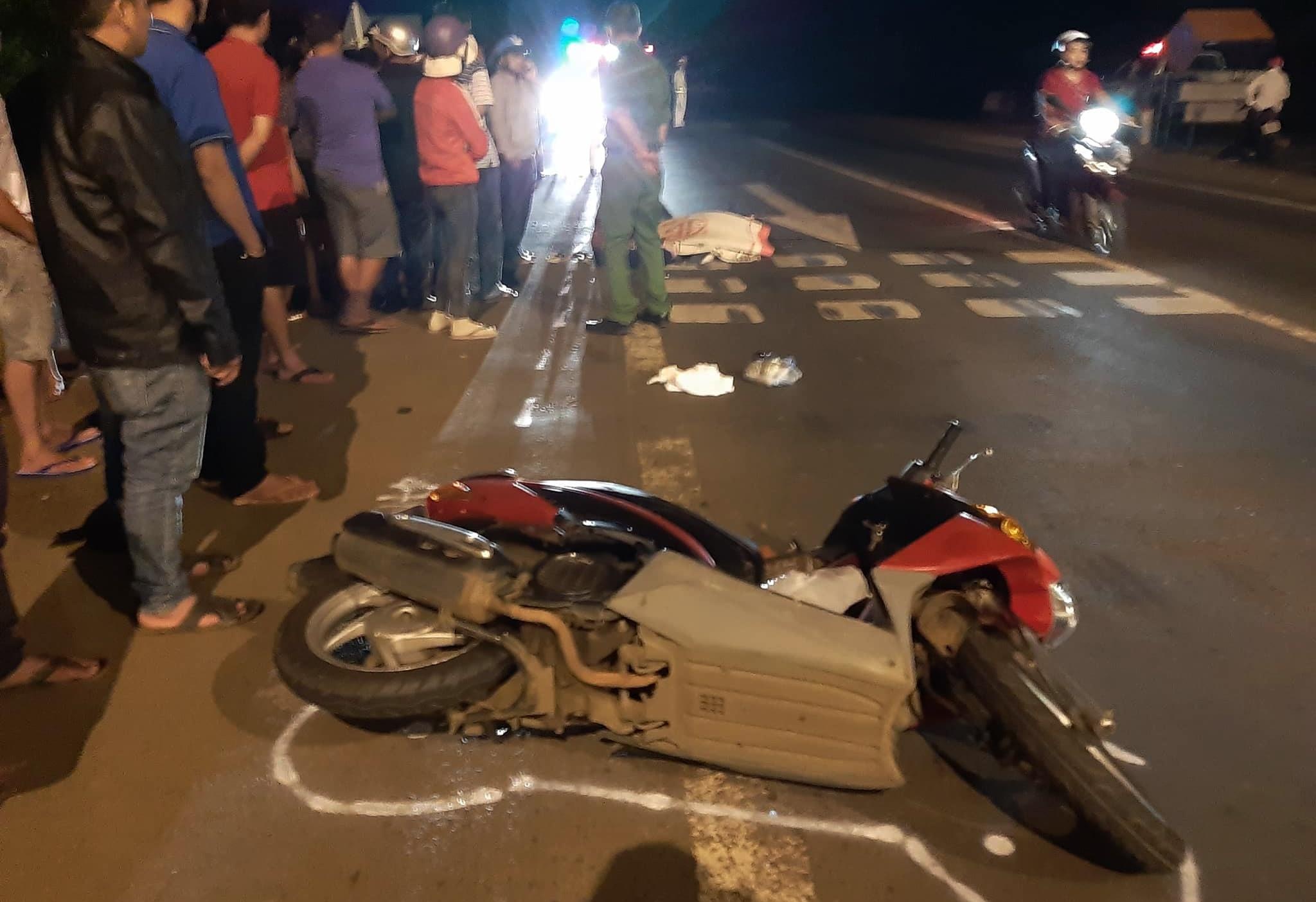 Xe khách tông xe máy ảnh 1 Xe khach tong xe may anh 1