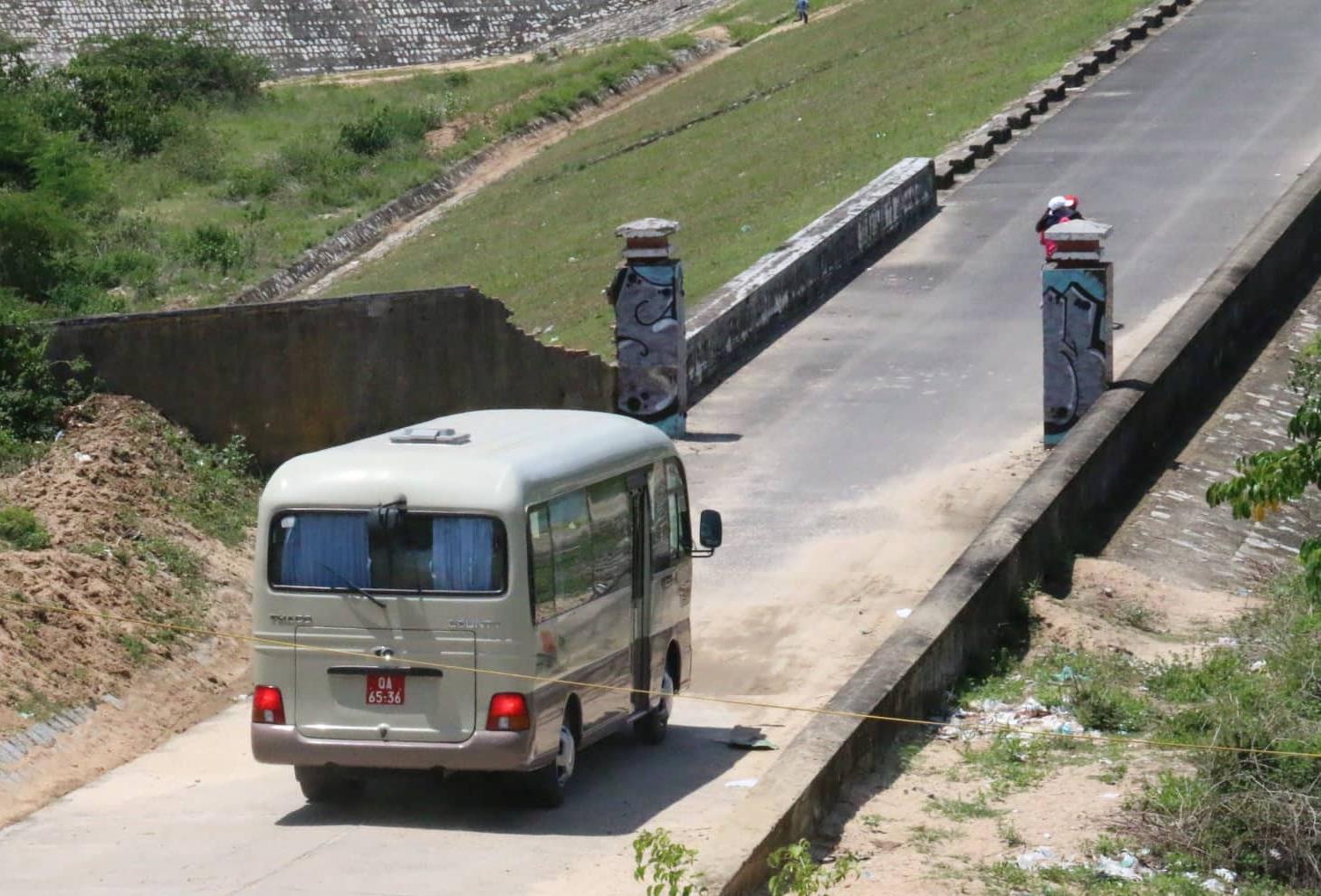 Rơi máy bay quân sự ảnh 2 Roi may bay quan su anh 2