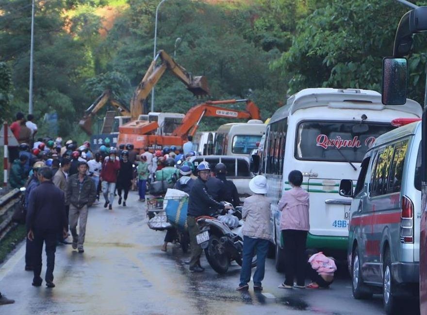 Deo Bao Loc sat lo, ket xe hon 20 km hinh anh