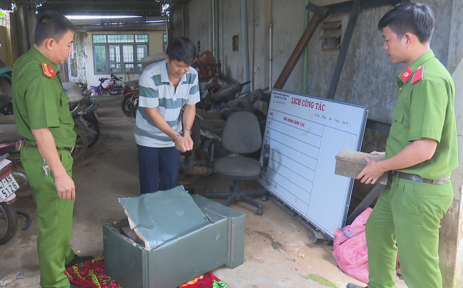 Cặp vợ chồng trộm két sắt ảnh 1 Cap vo chong trom ket sat anh 1