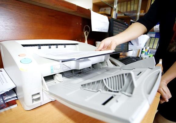 'May bao loi hon 1.450 bai thi trac nghiem o Dak Lak la binh thuong' hinh anh