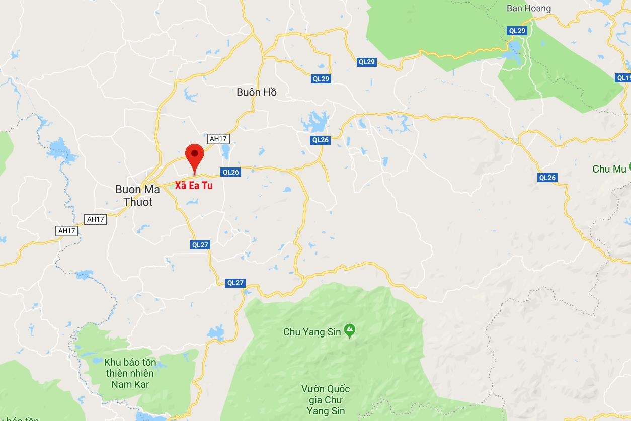 Xe khách lật trên quốc lộ 26 ảnh 3 Xe khach lat tren quoc lo 26 anh 3