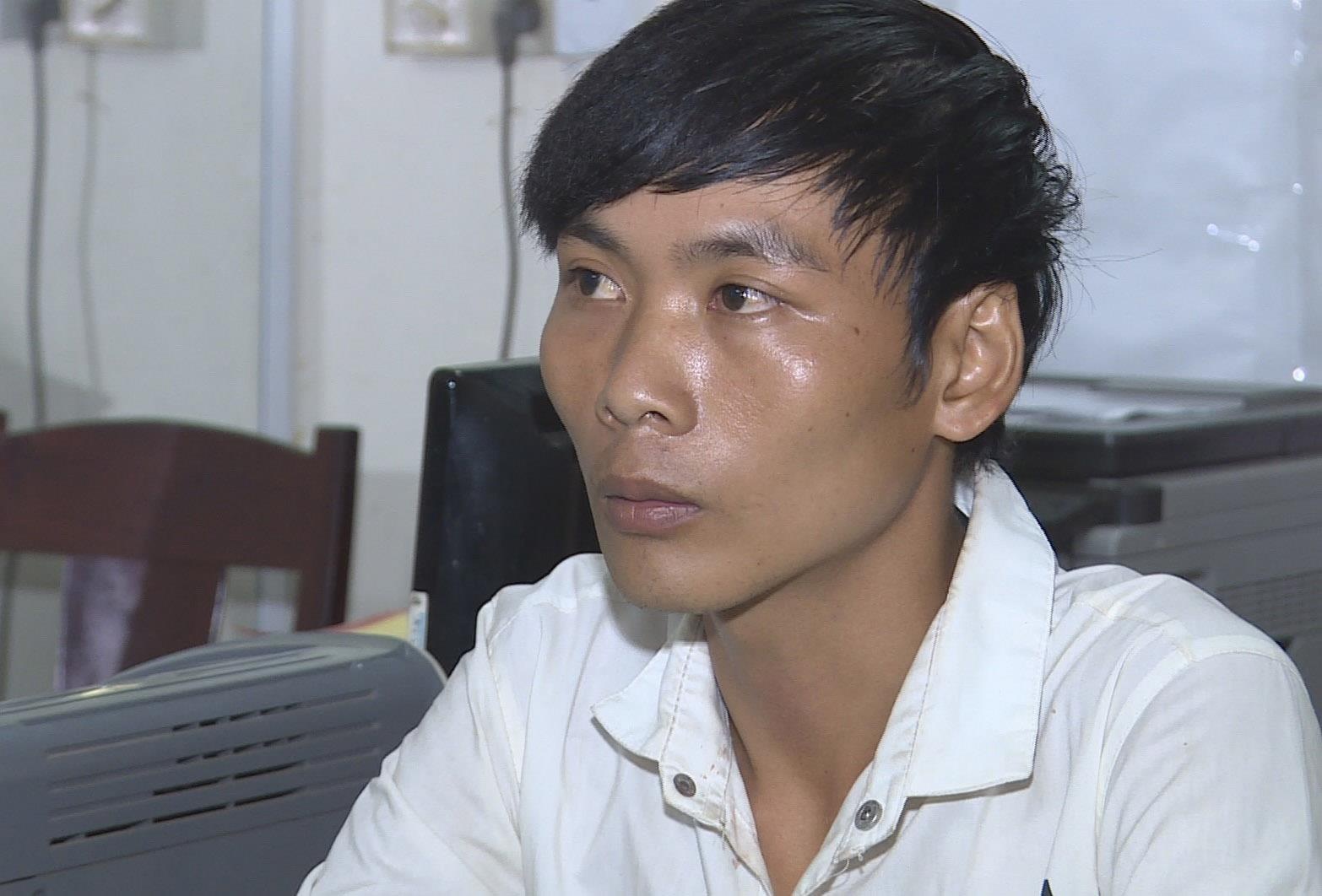 Nam thanh nien vuong lao ly vi 'than mat' voi ban gai nhi hinh anh