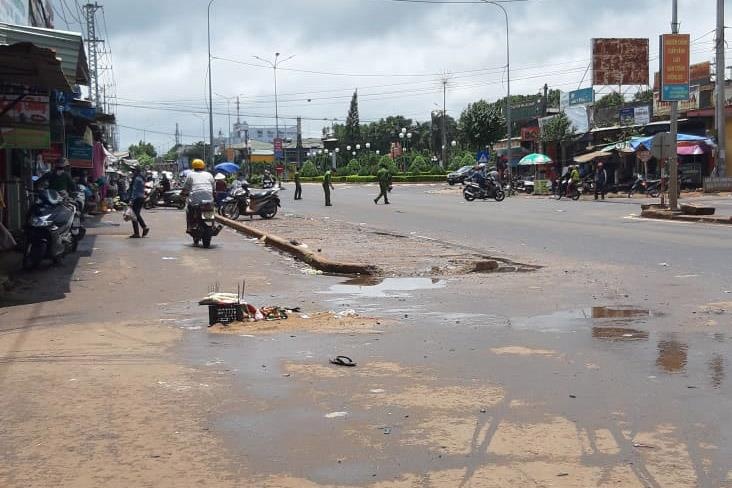 Xe khách tông 4 người chết ảnh 1 Xe khach tong 4 nguoi chet anh 1