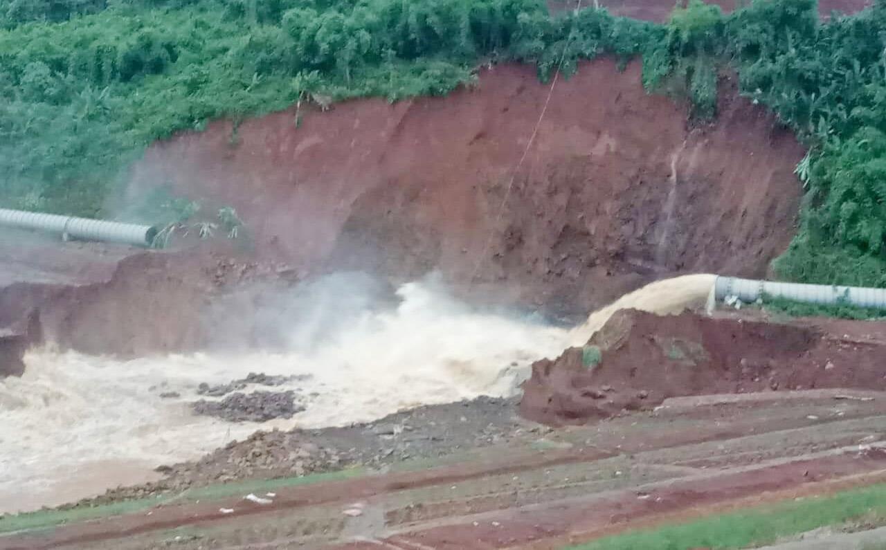 Di doi khan cap 5.000 dan duoi ha luu thuy dien Dak Kar hinh anh