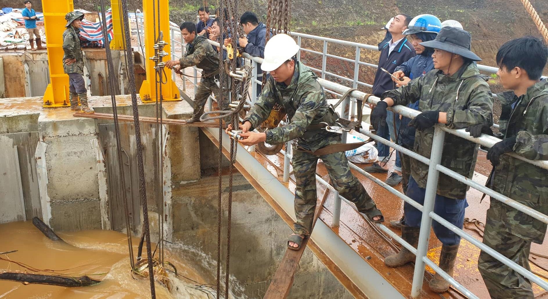 Chua xu ly duoc su co ket van xa tai dap thuy dien Dak Kar hinh anh