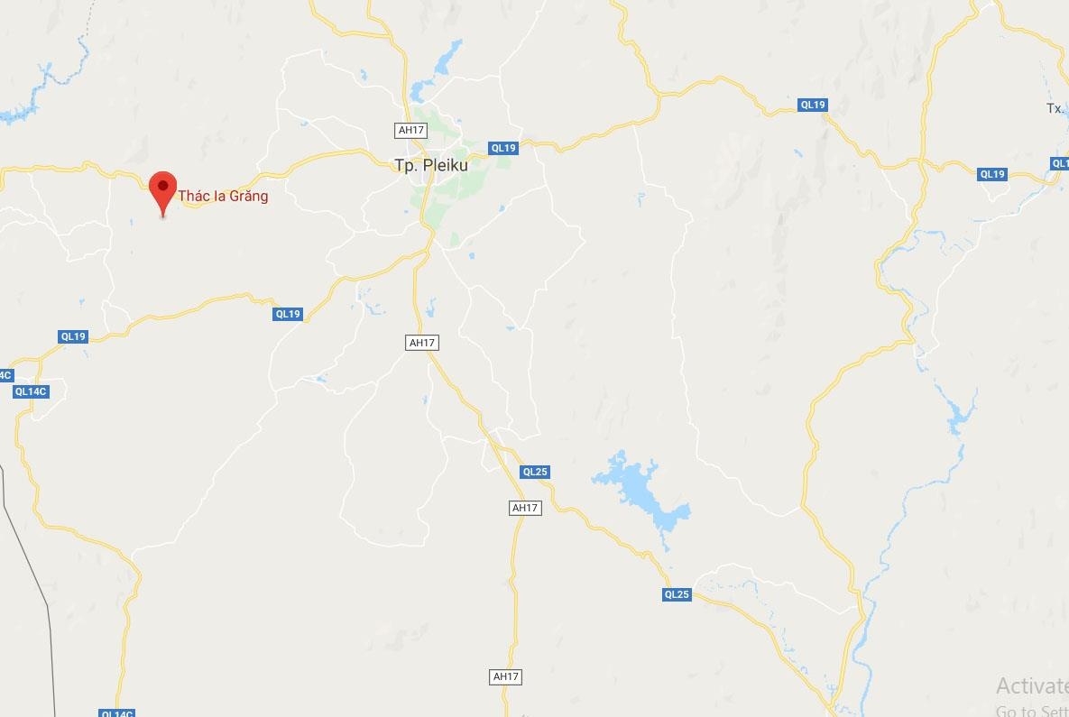 Ba thanh niên đuối nước khi tắm thác ảnh 2 Ba thanh nien duoi nuoc khi tam thac anh 2