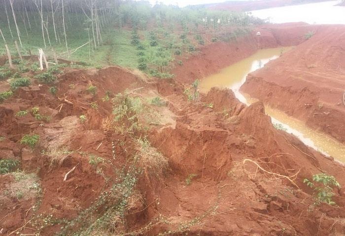 Sạt lở sát nhà máy Alumin Nhân Cơ ảnh 1 Sat lo sat nha may Alumin Nhan Co anh 1