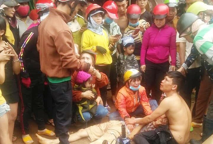 Nguoi dan vay hien truong vu xe may va cham voi CSGT hinh anh