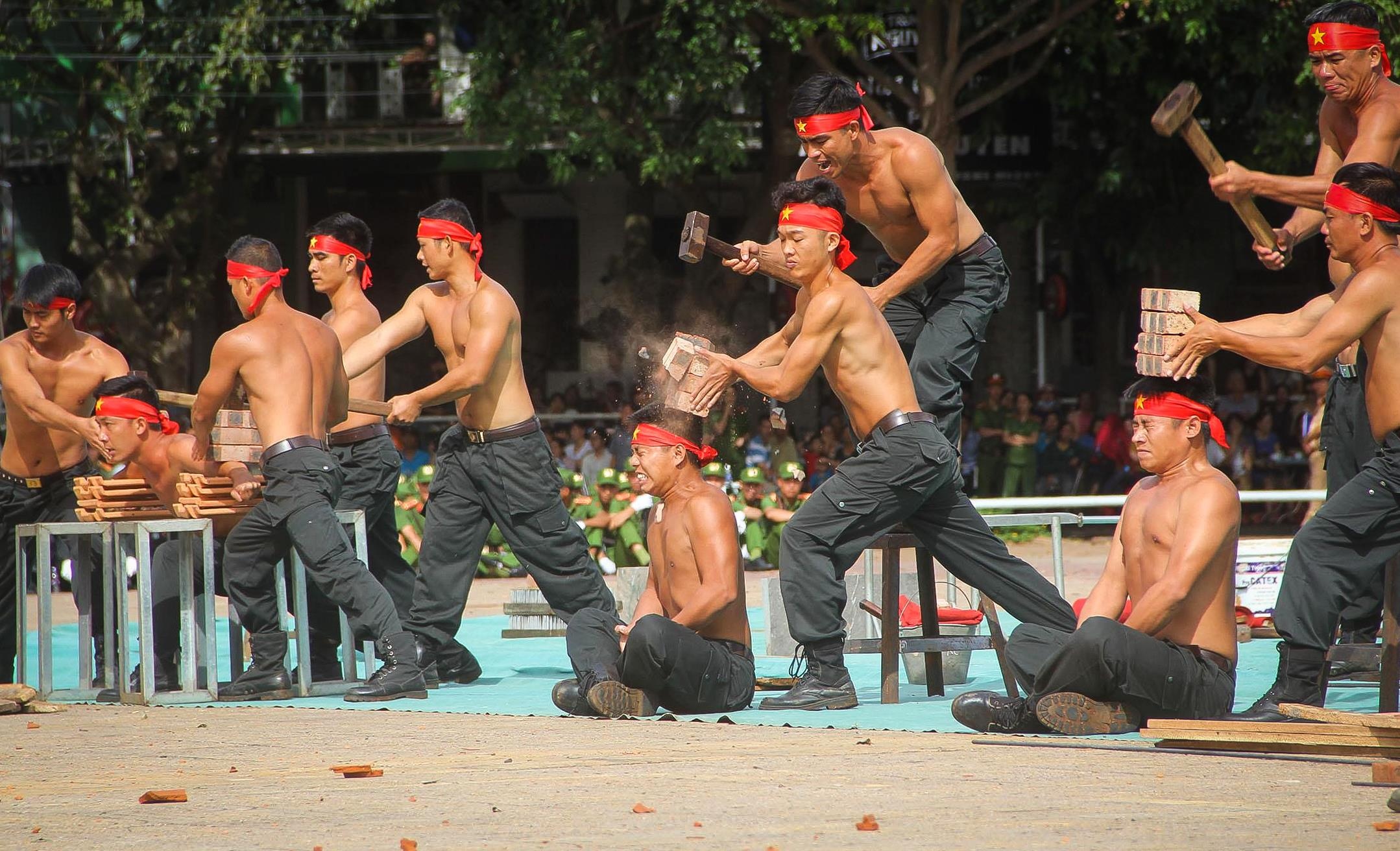 Dien tap chong khung bo o dak lak anh 12