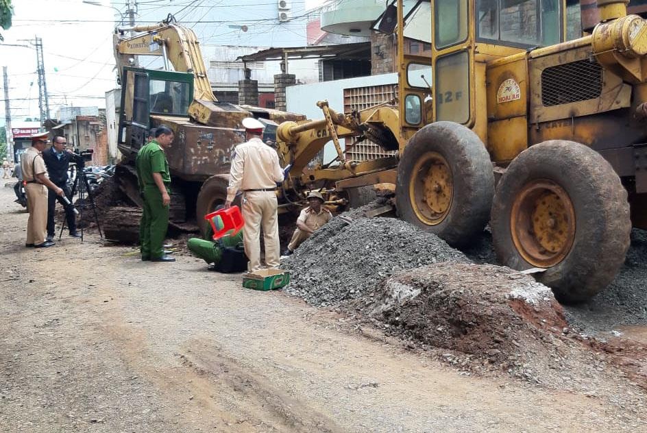 Trung tá công an bị xe cán ảnh 1 Trung ta cong an bi xe can anh 1