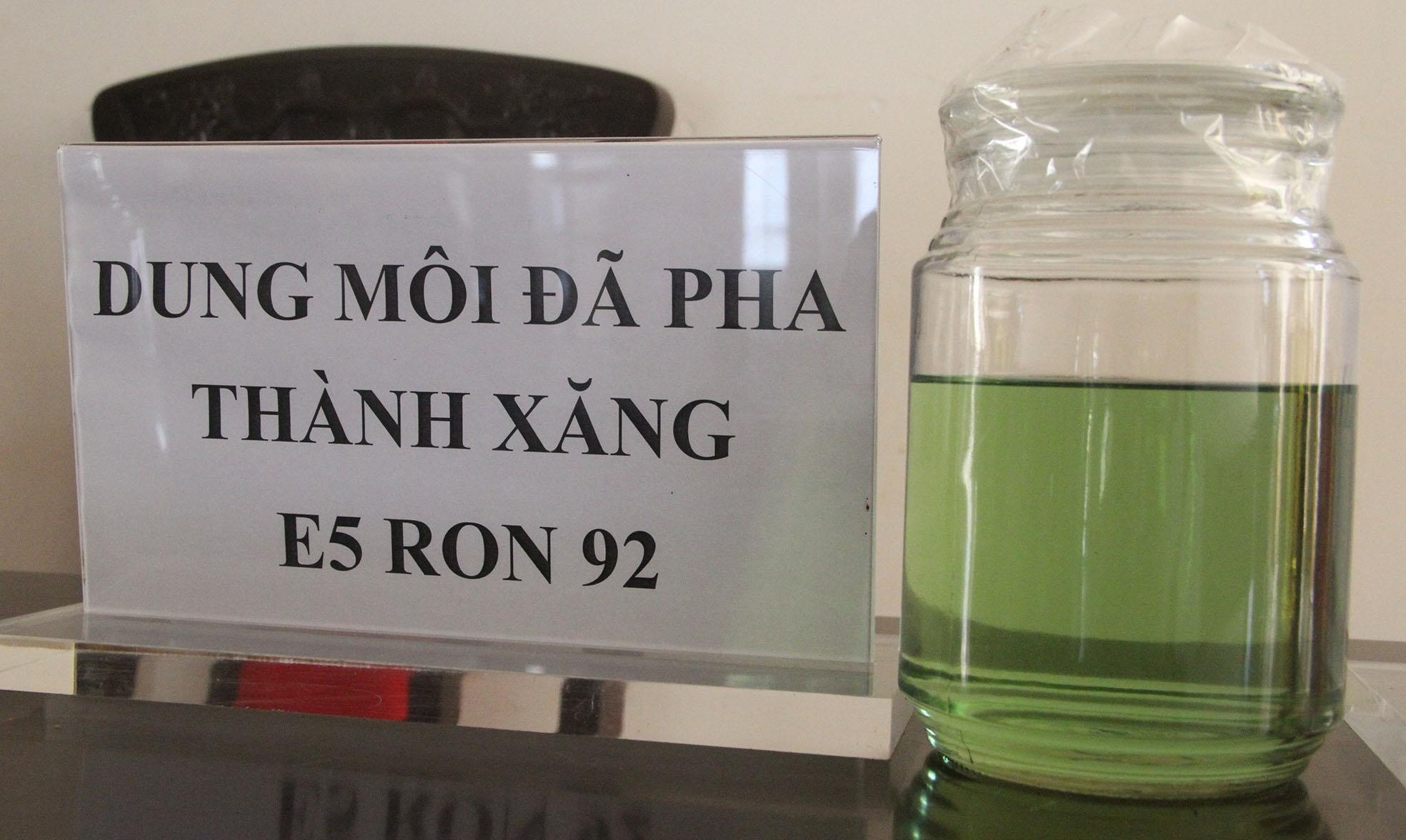 Bat nguoi truc tiep pha xang gia cho cac doanh nghiep hinh anh