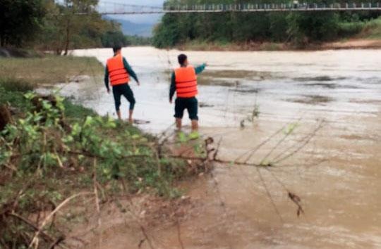 mat tich khi thi boi qua song anh 1