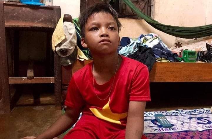 Cong an thue xe cho be trai 13 tuoi di lac 300 km ve nha hinh anh