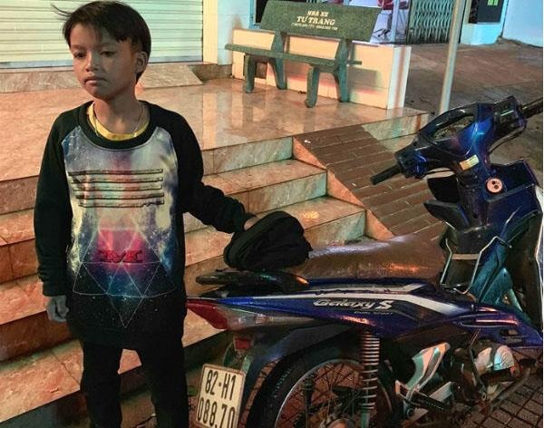 Be trai di lac 300 km anh 2