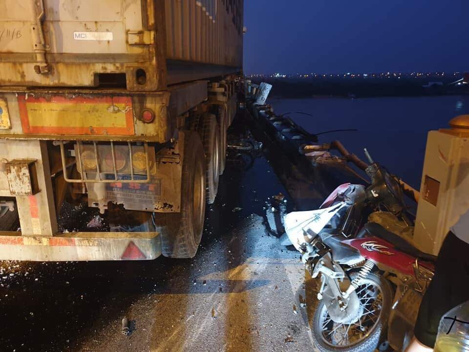 Container gay tai nan tren cau Thanh Tri anh 1