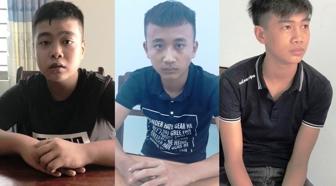 Nhom cuop nhi rut dao de doa cong an hinh anh