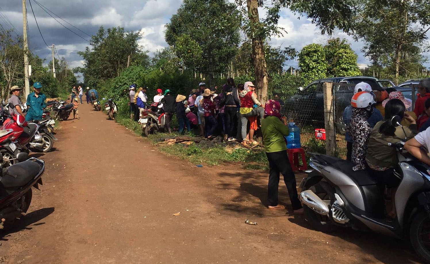 Chồng giết vợ rồi tự tử ảnh 1 Chong giet vo roi tu tu anh 1