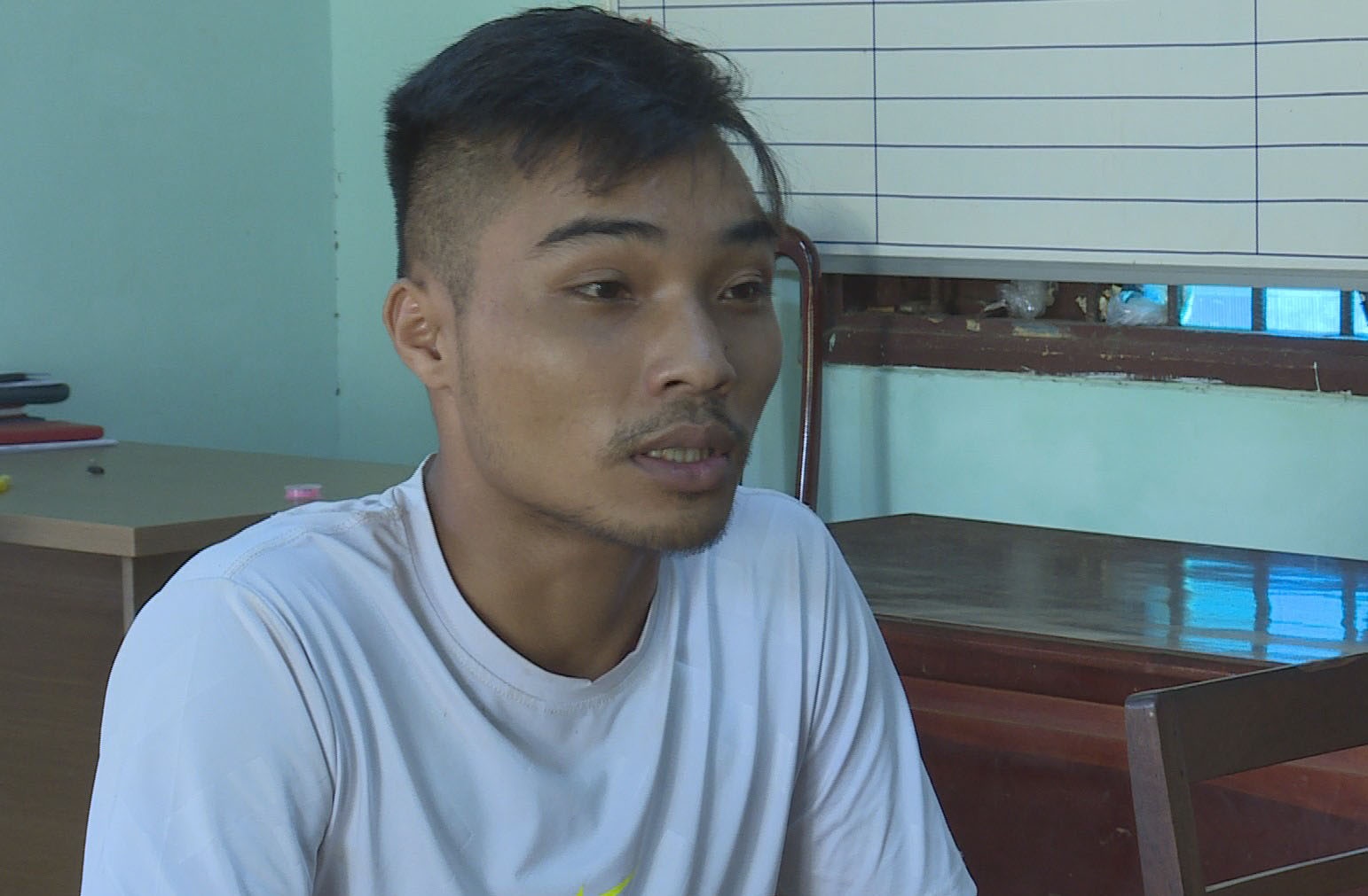 Chem lia canh tay can bo y te vi vo co quan he 'ngoai luong'? hinh anh