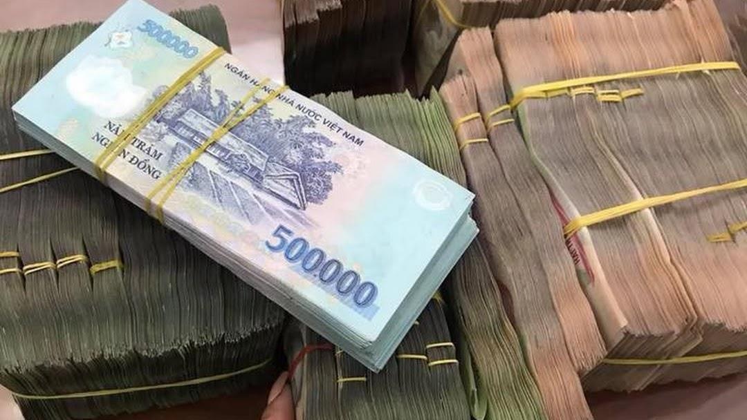 Truy to nu giam doc lua 8,4 ty dong hinh anh