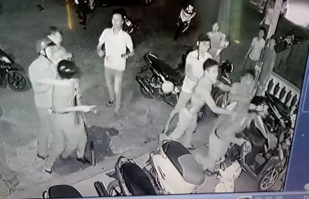 Ba công an bị chém trọng thương ảnh 1 Ba cong an bi chem trong thuong anh 1