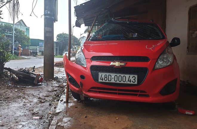 Công an lái ôtô tông chết người ảnh 1 Cong an lai oto tong chet nguoi anh 1