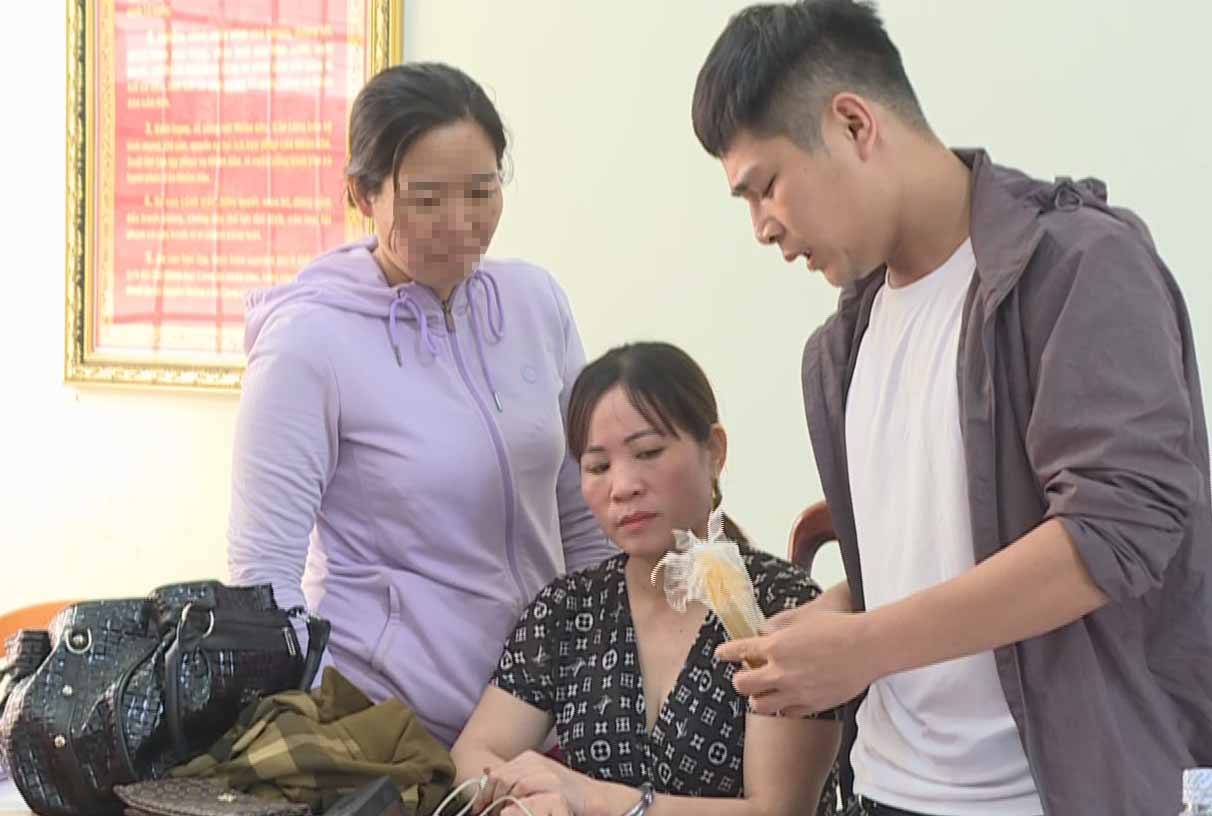 Bat mot phu nu mua heroin qua Facebook hinh anh