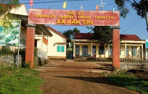 Cach chuc nu chu tich xa dung bang cap 3 gia hinh anh