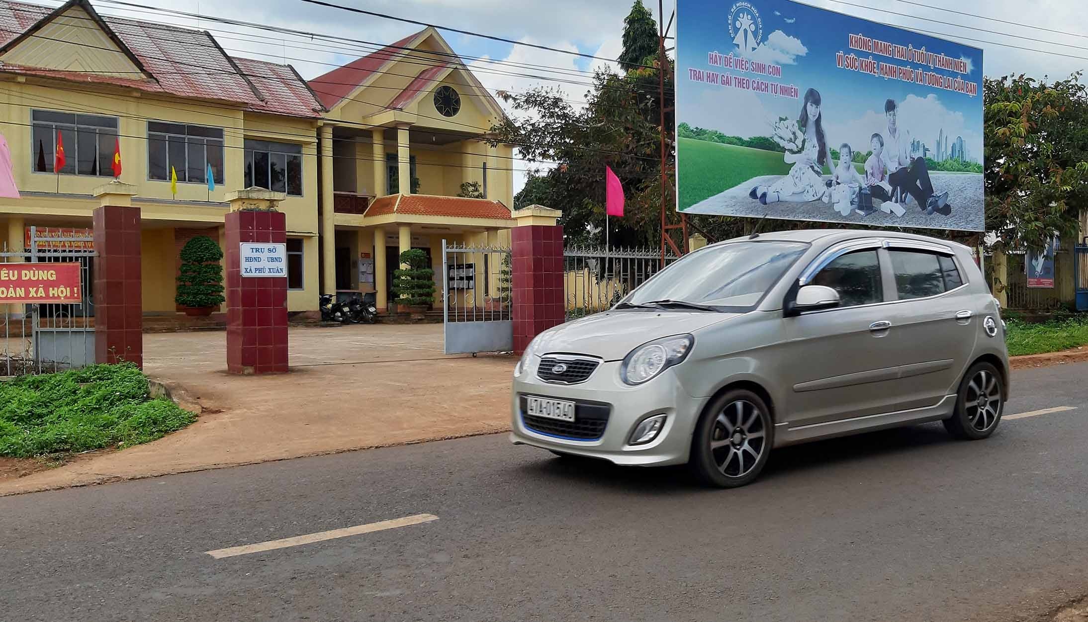 UBND xa tu y thu cua dan gan 9 ty de tra no hinh anh