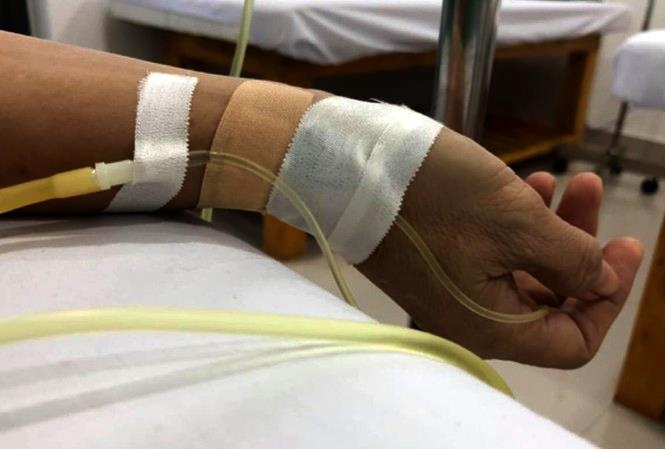 Chanh van phong Huyen uy danh tai xe nhap vien hinh anh