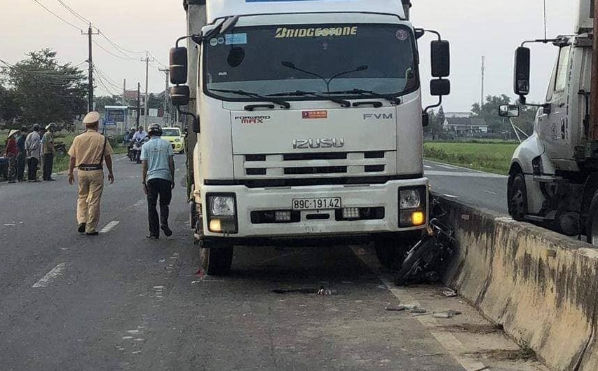 Ba nu sinh bi thuong anh 1