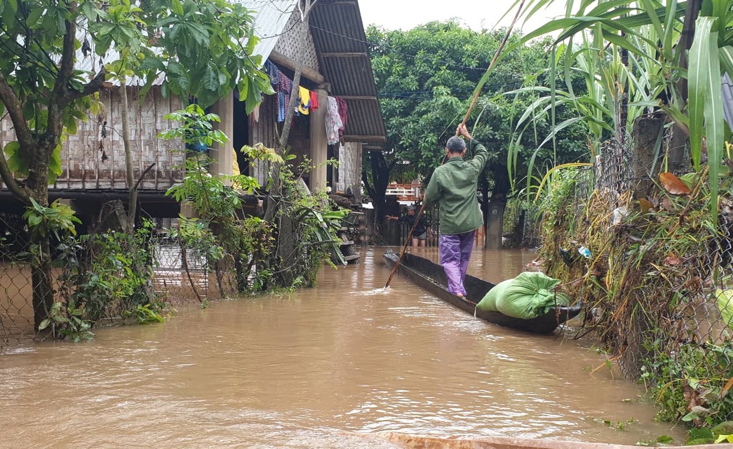 Hang tram ngoi nha bi ngap anh 5