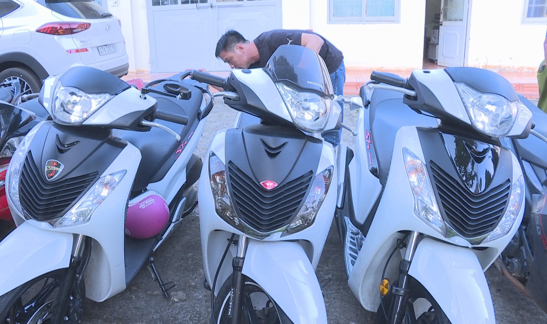Tam giu nhom trom xe SH lien tinh hinh anh