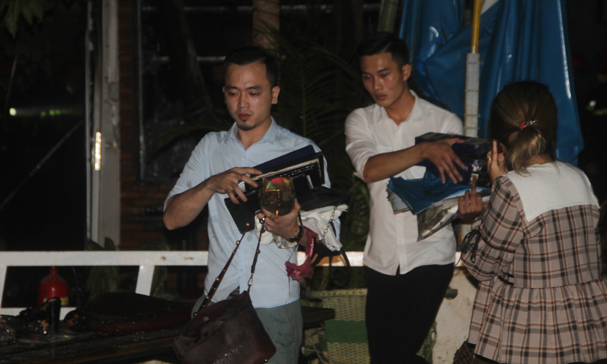 Quán bar cháy giữa đêm ảnh 3 Quan bar chay giua dem anh 3