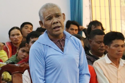 Nguoi dan ong cat co con trai linh 8 nam tu hinh anh