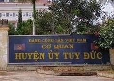 Khong khoi to vu Chanh van phong Huyen uy danh tai xe hinh anh