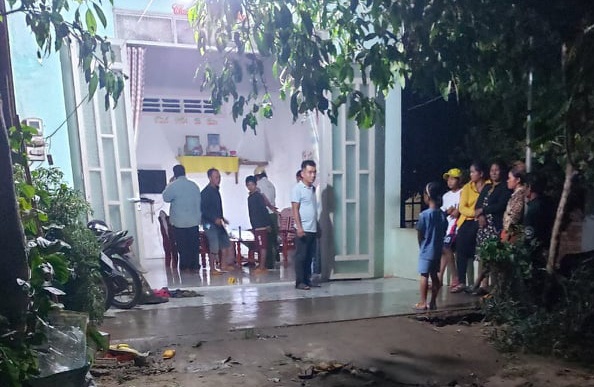 Cháy nhà 4 người thương vong ảnh 2 Chay nha 4 nguoi thuong vong anh 2