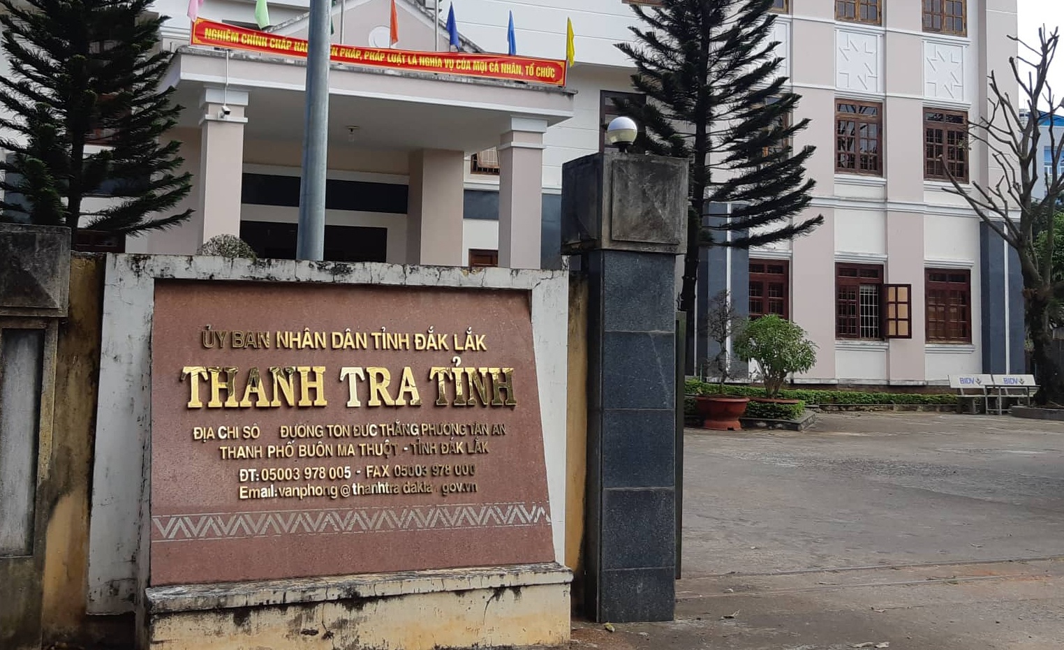 Cán bộ thanh tra đánh bạc ảnh 1 Can bo thanh tra danh bac anh 1