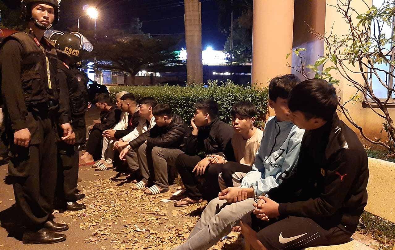 Hai nhom hoc sinh mang hung khi giai quyet mau thuan tien bac hinh anh