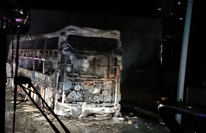 Xe khach chay rui anh 2