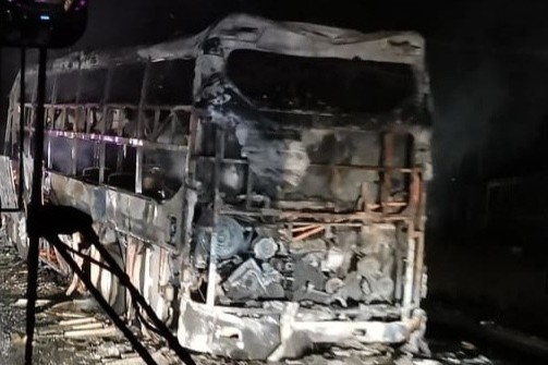 15 nguoi thoat chet khi xe khach boc chay hinh anh