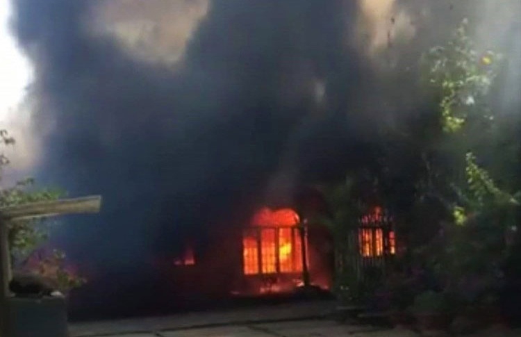 Nha kho bi chay rui anh 1