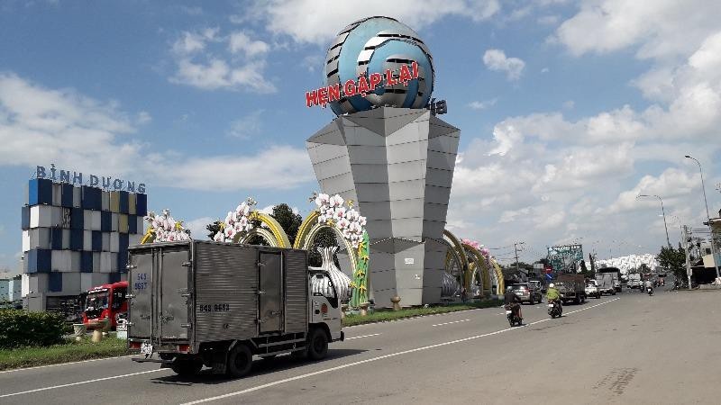 Binh Duong thanh lap 2 thanh pho giap TP.HCM hinh anh