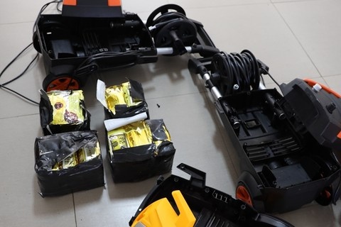 Bat 2 nu quai van chuyen ma tuy anh 2