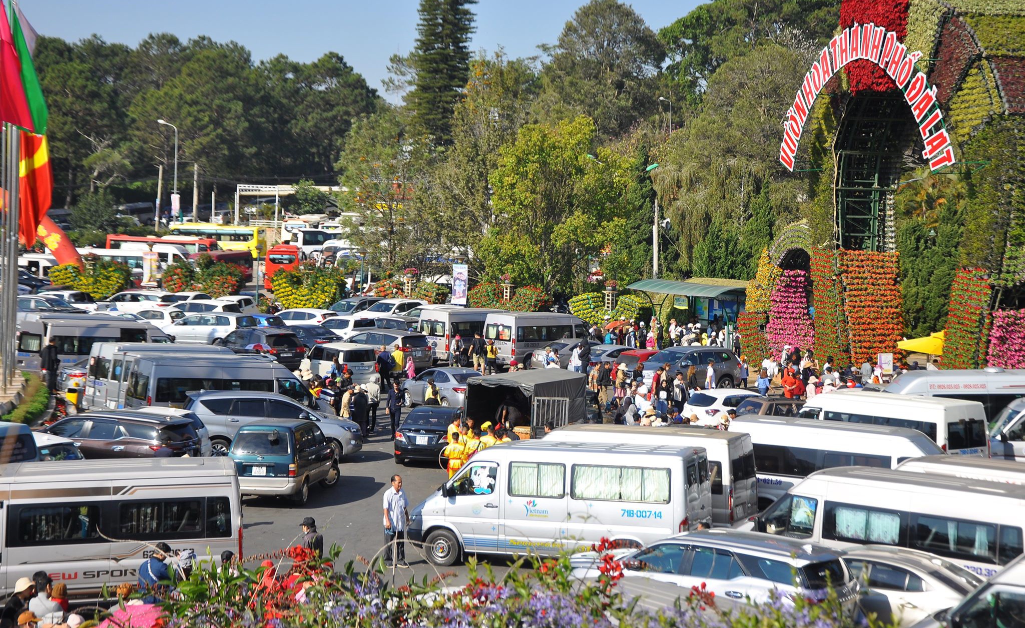 TP Da Lat ket xe ngay Tet anh 7
