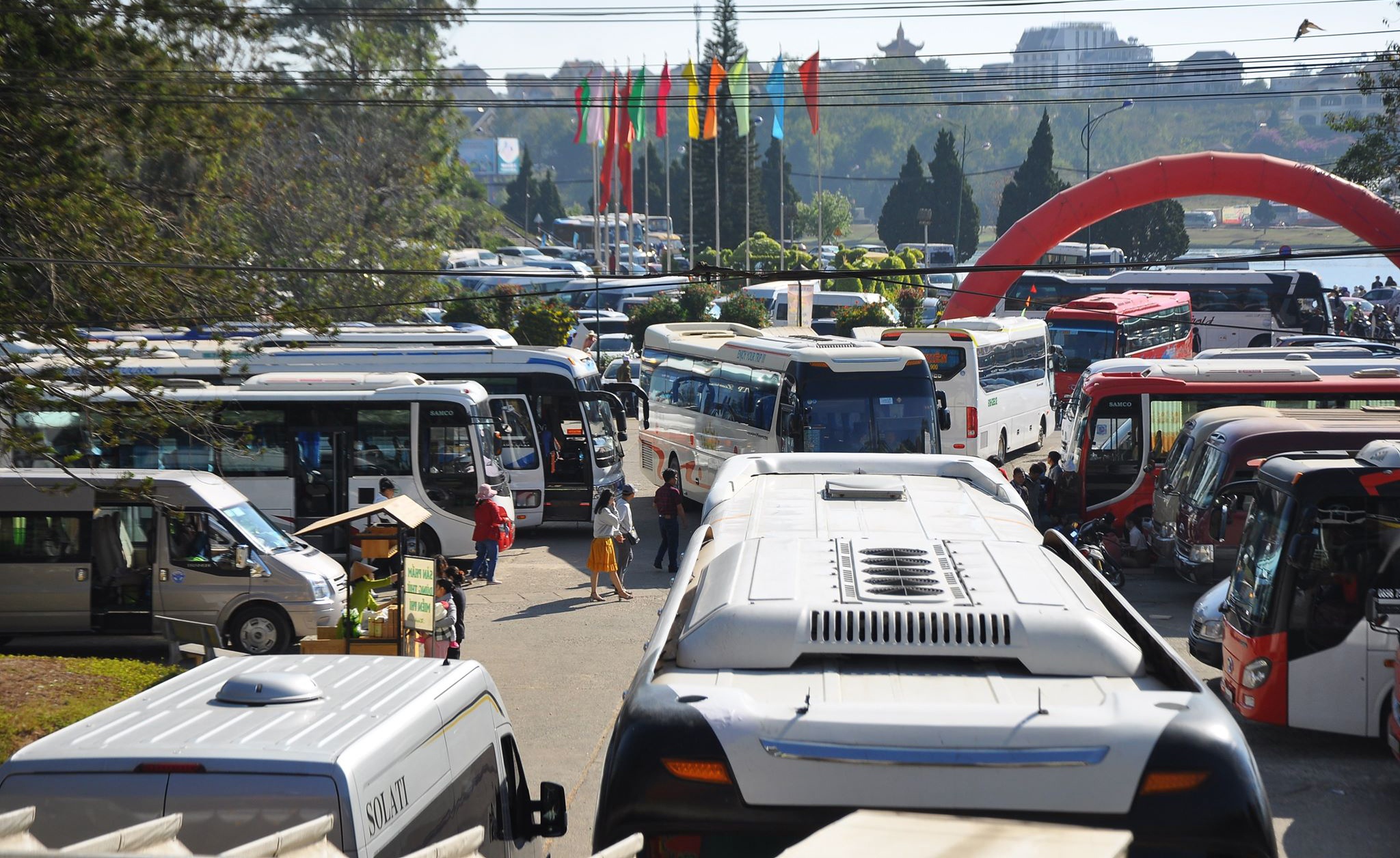 TP Da Lat ket xe ngay Tet anh 8