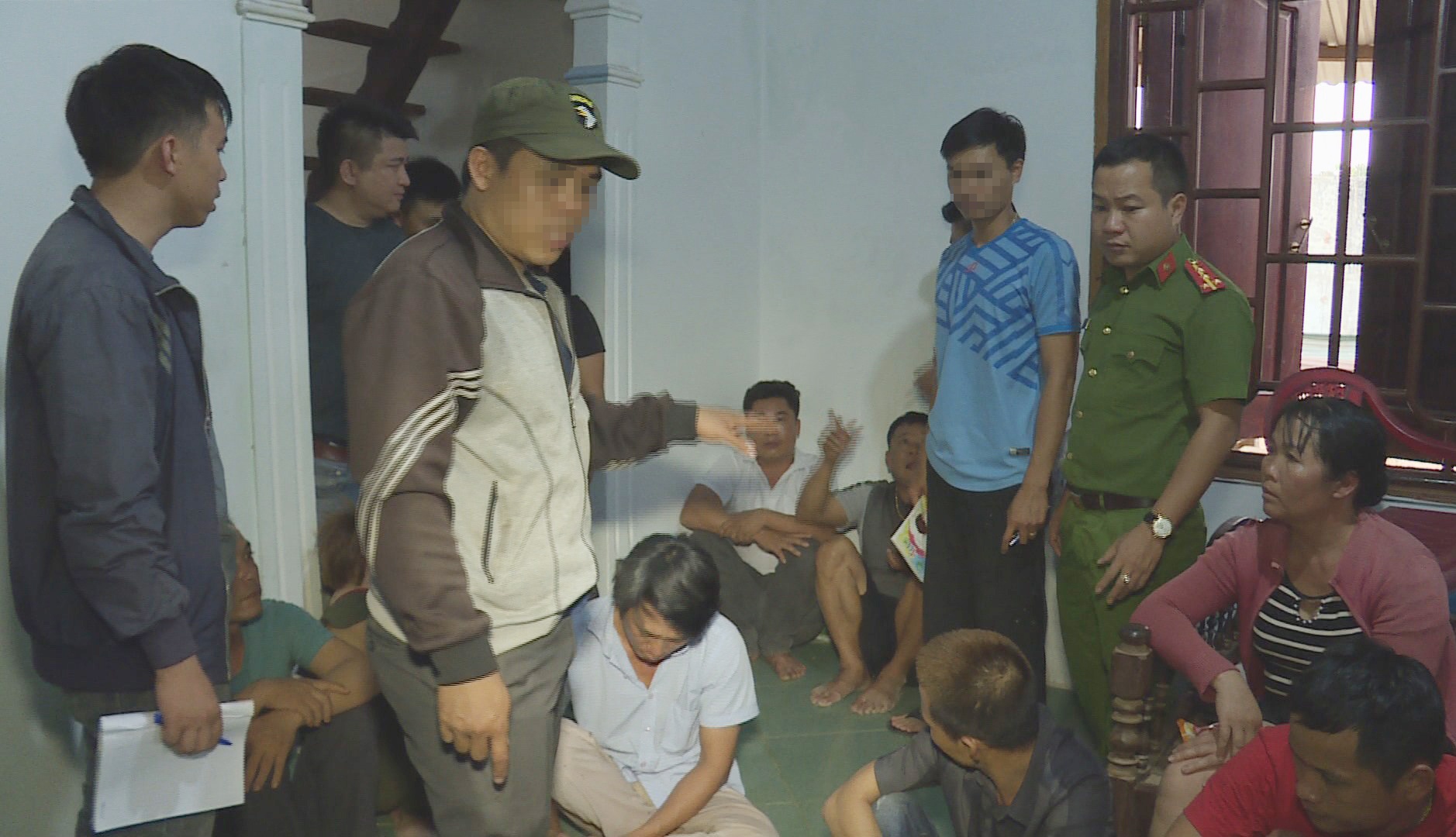 Cảnh sát hình sự đột kích sới bạc ảnh 1 Canh sat hinh su dot kich soi bac anh 1