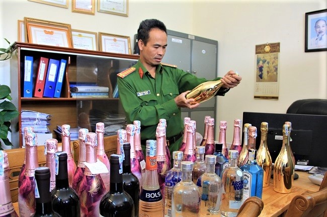 Duong tinh ma tuy trong quan bar anh 1